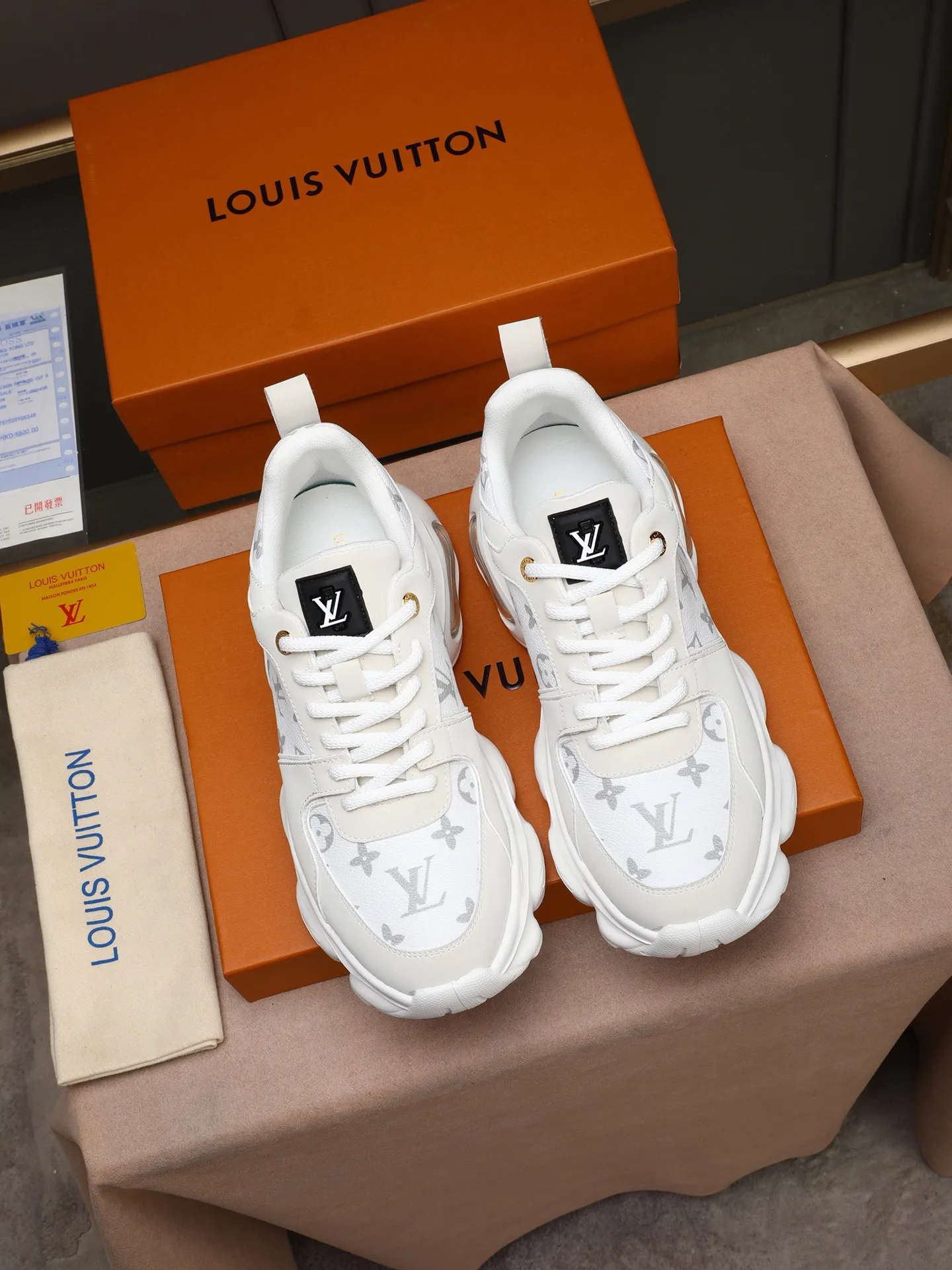 Men's shoes 💰460 [LV] Made of imported L special materials spliced ​​with cowhide and comfortable mesh lining. Private molded foam air cushion outsole, super light and comfortable on the feet! Perfect last shape, generous and fashionable design, 5 colors available! Code number: 38–44 (45 customized